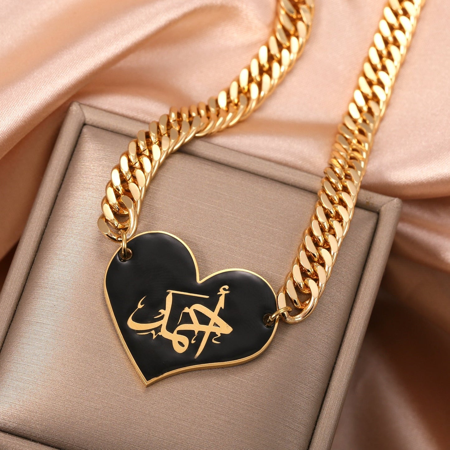 Custom Arabic Enamel Heart Name Necklace