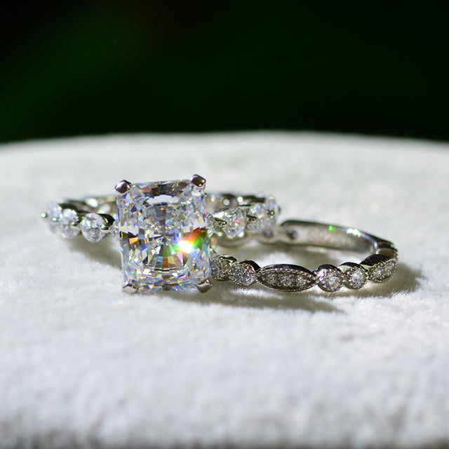 Sparking Queen Moissanite Diamonds Engagement Ring Set