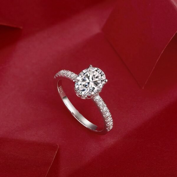 18K Gold Oval 2CT VVS1 Lab Diamond Engagement Ring - Image 5